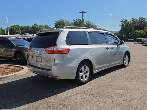 Used 2018 Toyota Sienna LE FWD image 7