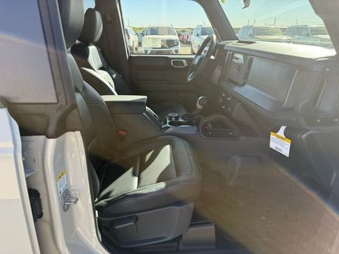 New 2025 Ford Bronco Badlands image 11