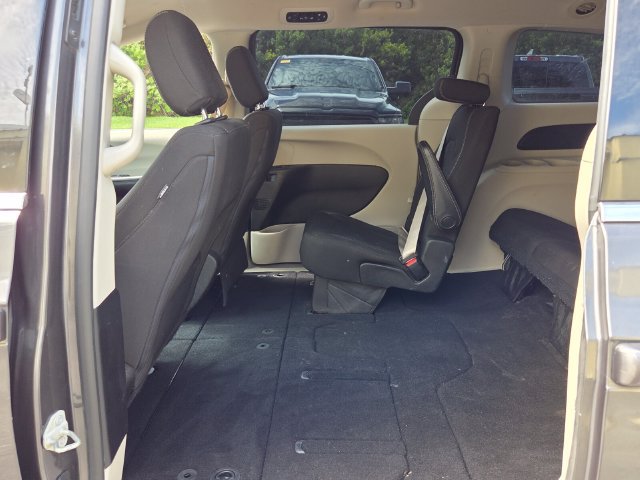 Used 2020 Chrysler Voyager LX FWD image 10
