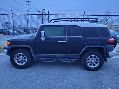 Used 2013 Toyota FJ Cruiser 4WD image 3
