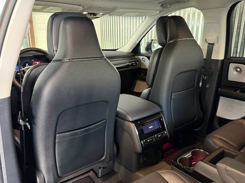 Used 2025 Lincoln Aviator Reserve w/ Equipment Group 201A image 18