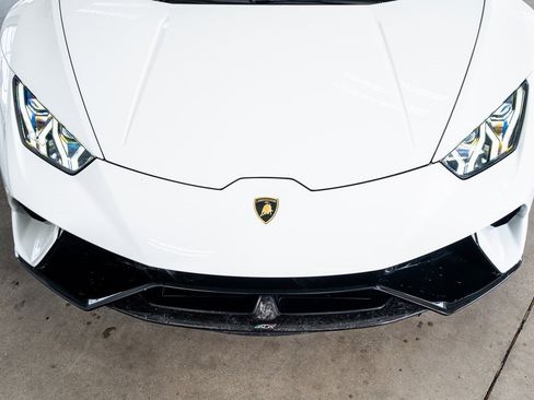 Used 2018 Lamborghini Huracan Performante image 15