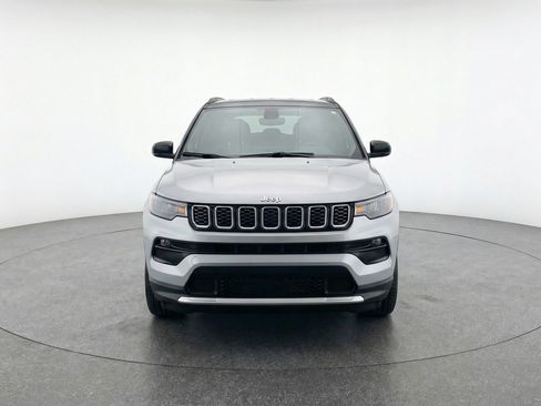 Used 2025 Jeep Compass Limited AWD/4WD image 2