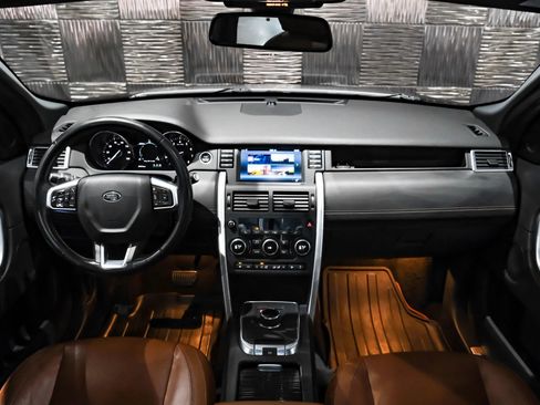 Used 2017 Land Rover Discovery Sport HSE Luxury image 16