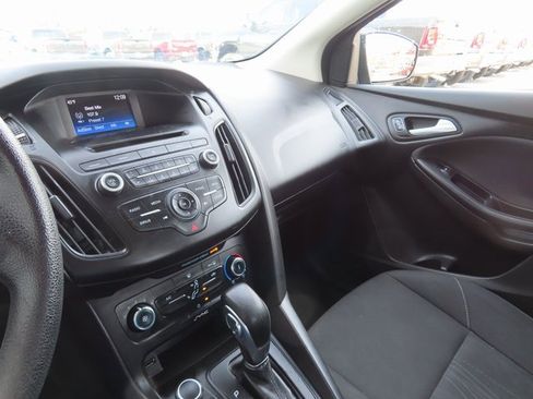 Used 2017 Ford Focus SE image 32