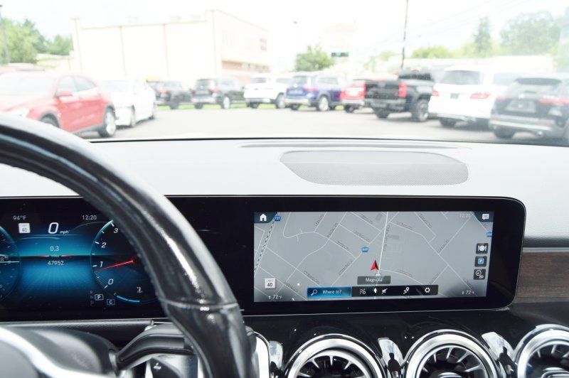 Used 2022 Mercedes-Benz GLB 250 4MATIC w/ Premium Package Lite image 33