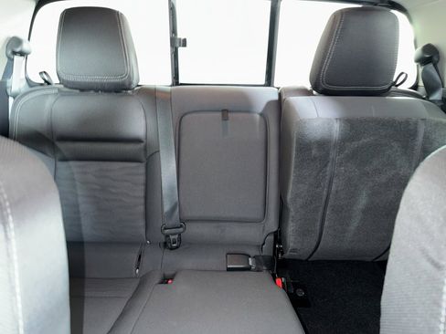 Used 2022 Nissan Frontier SV image 5