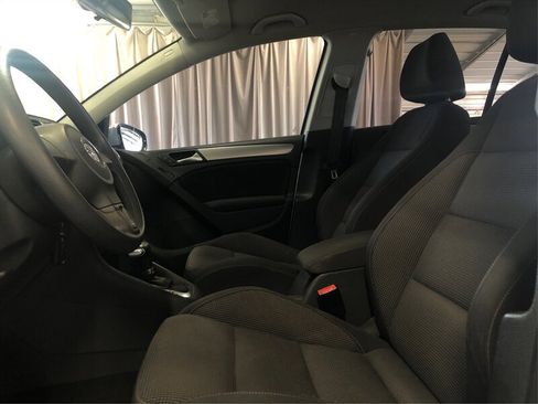 Used 2011 Volkswagen Golf 4-Door FWD image 9