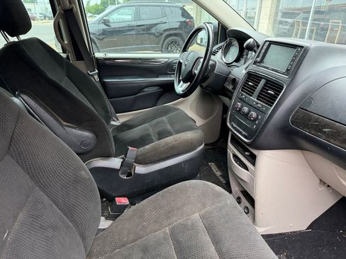 Used 2016 Dodge Grand Caravan American Value Package w/ UConnect Hands-Free Group FWD image 5