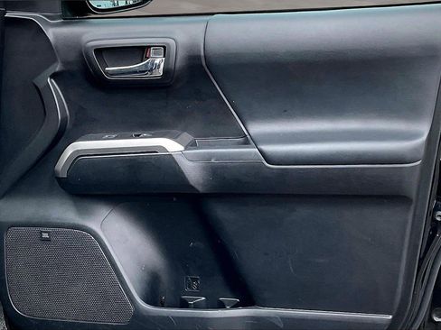 Used 2022 Toyota Tacoma Limited image 29