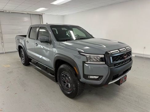 Used 2025 Nissan Frontier PRO-4X w/ Pro Convenience Package image 3