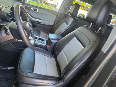 Used 2023 Ford Explorer XLT w/ Equipment Group 202A AWD/4WD image 29