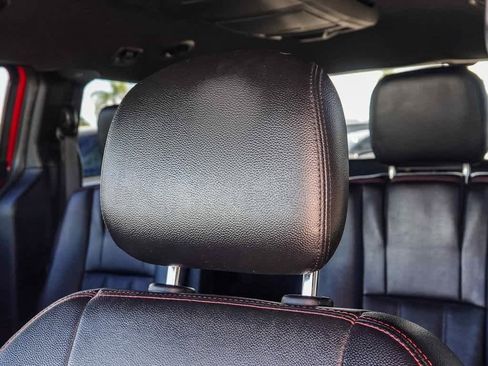 Used 2014 Dodge Grand Caravan R/T image 24