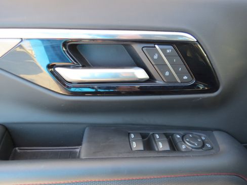 Used 2025 Chevrolet Tahoe RST w/ Comfort Package AWD/4WD image 18