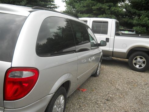 Used 2006 Chrysler Town & Country LX w/ Popular Equipment Group II image 4