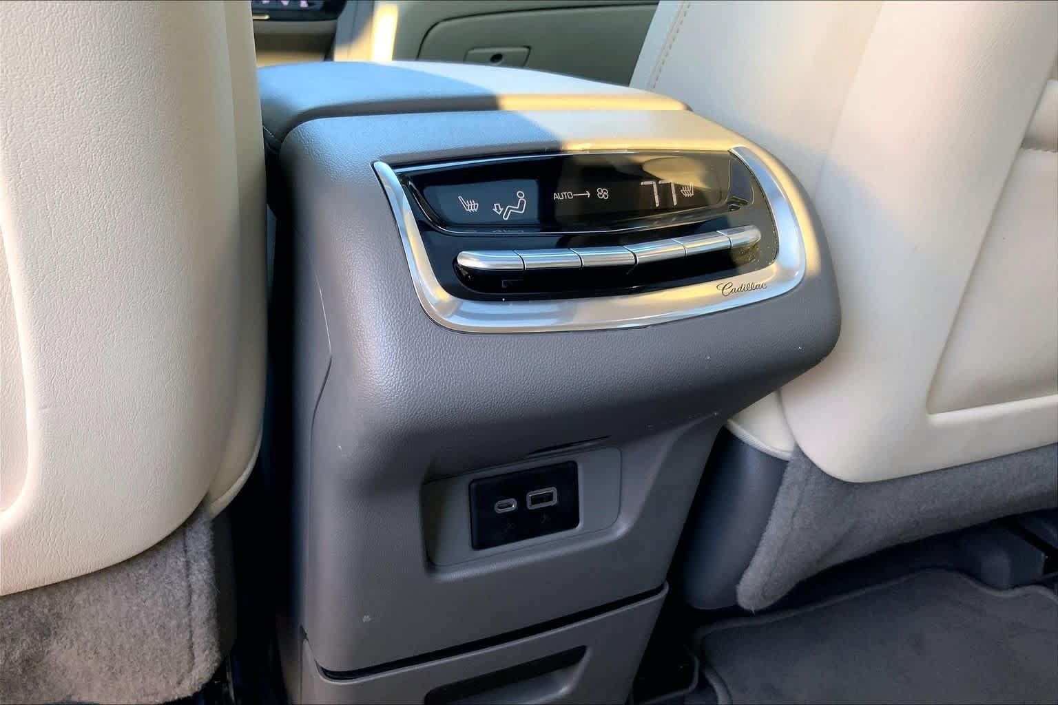 Used 2023 Cadillac XT6 Premium Luxury w/ Technology Package FWD image 35