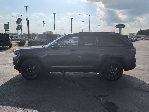 Used 2024 Jeep Grand Cherokee Altitude RWD image 4