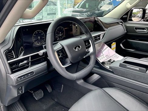 New 2026 INFINITI QX80 Luxe RWD image 9