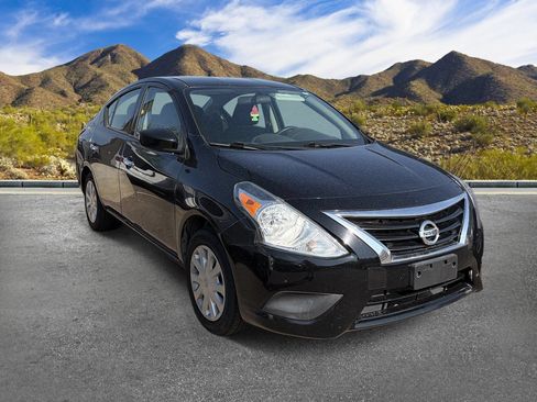 Used 2019 Nissan Versa SV FWD image 3