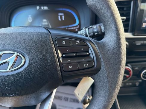Certified 2025 Hyundai Venue SE image 19