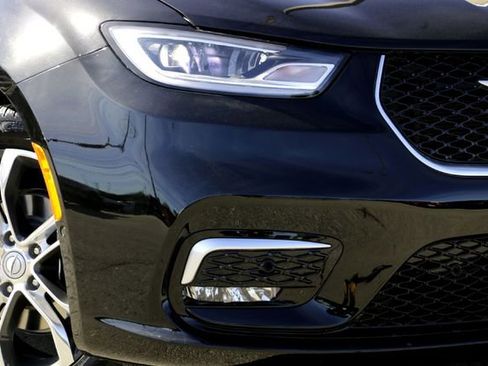 New 2026 Chrysler Pacifica Pinnacle image 3