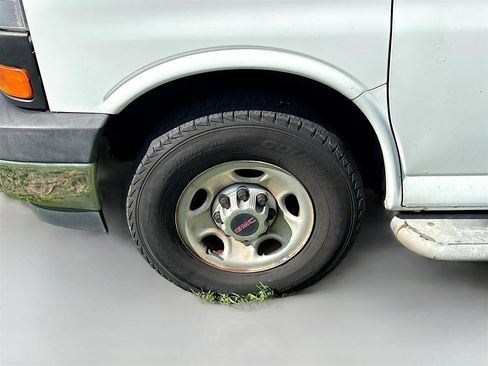 Used 2017 GMC Savana 2500 image 25