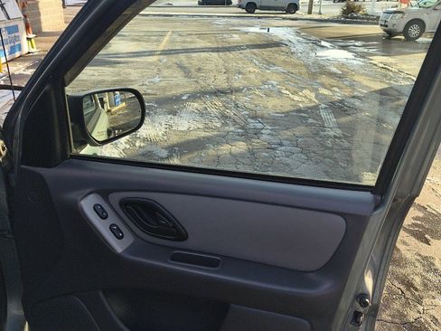 Used 2005 Ford Escape XLT image 18