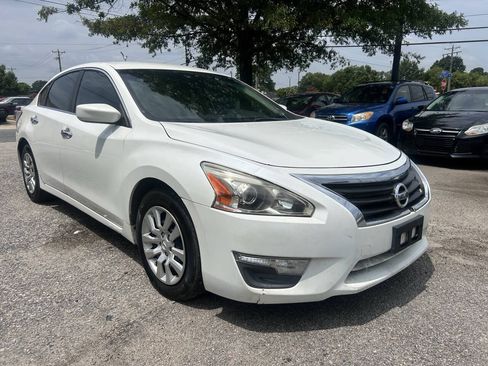 Used 2014 Nissan Altima 2.5 S FWD image 2