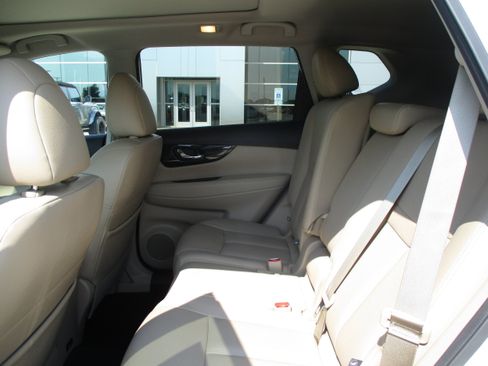Used 2020 Nissan Rogue SL w/ Premium Package AWD/4WD image 37