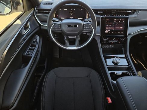 New 2026 Jeep Grand Cherokee L Laredo image 10