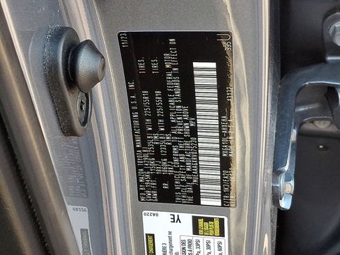 Used 2024 Toyota Corolla Cross XLE FWD image 25