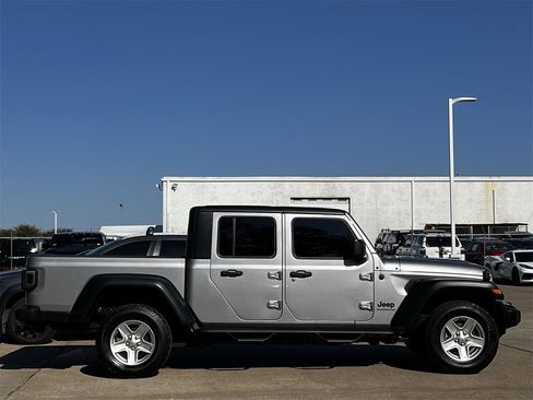Used 2020 Jeep Gladiator Sport w/ Quick Order Package 24S image 3