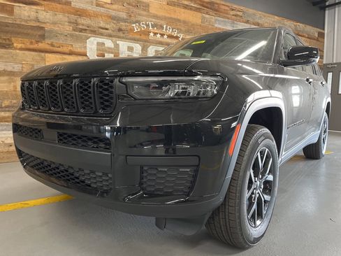 New 2025 Jeep Grand Cherokee L Altitude image 11