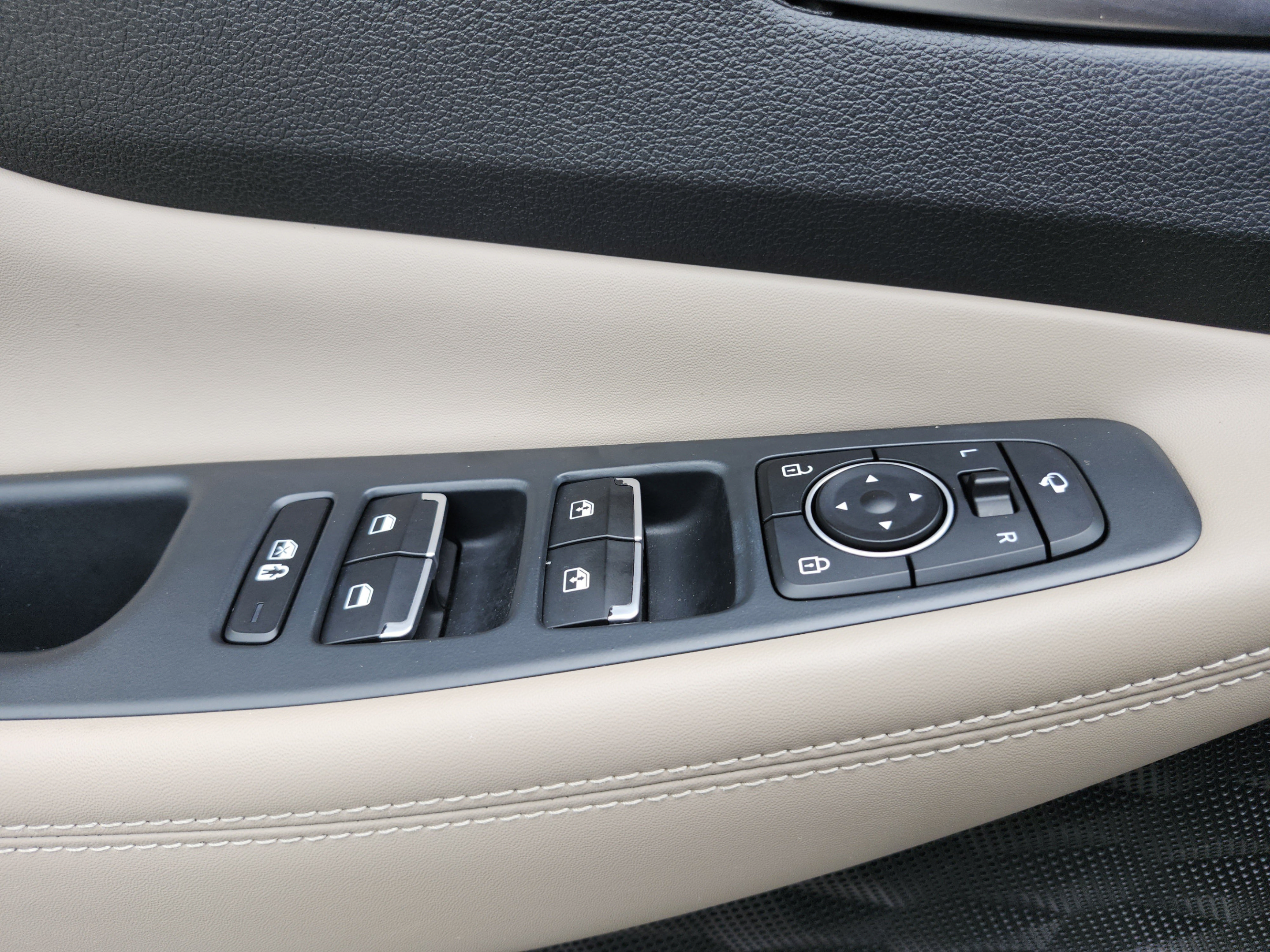 Certified 2021 Hyundai Santa Fe Limited FWD image 17
