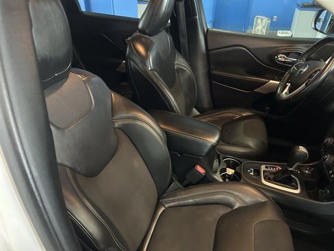 Used 2018 Jeep Cherokee Latitude Plus w/ Cold Weather Group image 14