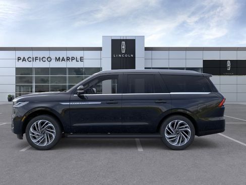 New 2026 Lincoln Navigator Premiere AWD/4WD image 3