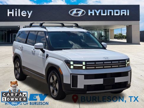 Used 2025 Hyundai Santa Fe SEL FWD image 2