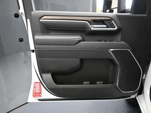 Used 2025 Chevrolet Silverado 2500 LT w/ Convenience Package image 13