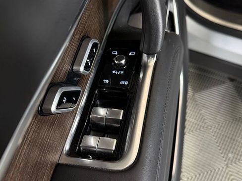 Used 2023 Land Rover Range Rover SE image 29