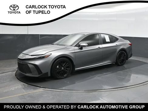 Used 2025 Toyota Camry SE FWD image 8