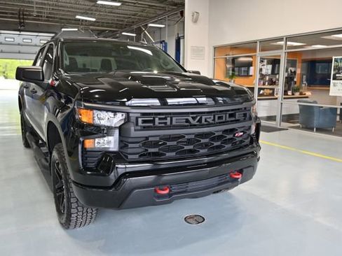 Used 2022 Chevrolet Silverado 1500 Custom Trail Boss AWD/4WD image 3