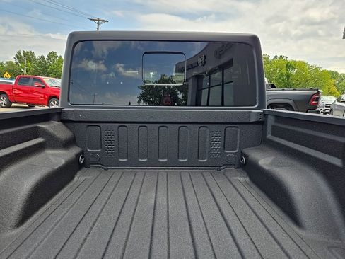 New 2025 Jeep Gladiator Sport image 19