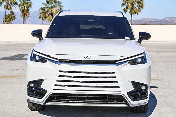 Used 2025 Lexus TX 500h AWD w/ Technology Package image 2