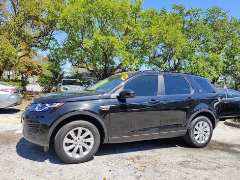 Used 2018 Land Rover Discovery Sport SE image 4