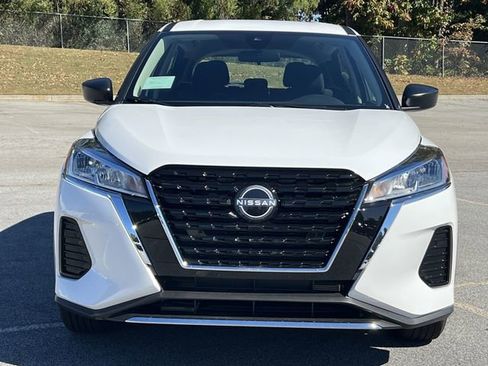 New 2025 Nissan Kicks Play S image 3
