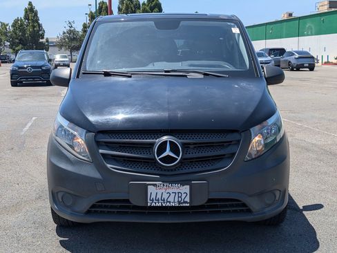 Used 2016 Mercedes-Benz Metris Passenger image 2