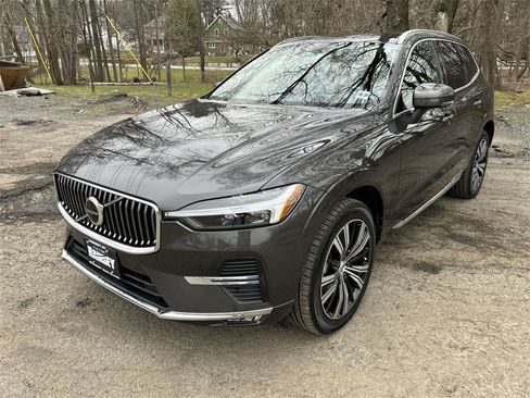 Certified 2022 Volvo XC60 B5 Inscription w/ Climate Package image 4