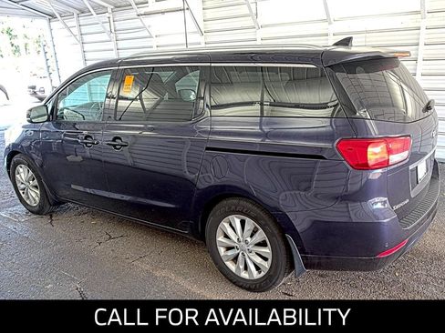 Used 2018 Kia Sedona EX FWD image 2