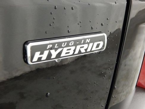 New 2025 Ford Escape SE w/ PHEV Premium Package FWD image 8