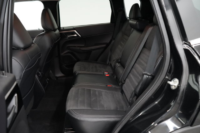 Used 2023 Mitsubishi Outlander SE AWD/4WD image 32